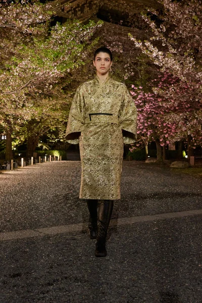 Look 60